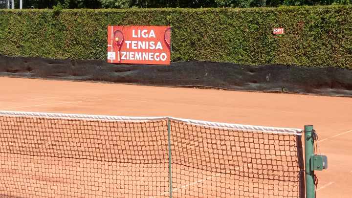 zdjęcie kortów tenisowych